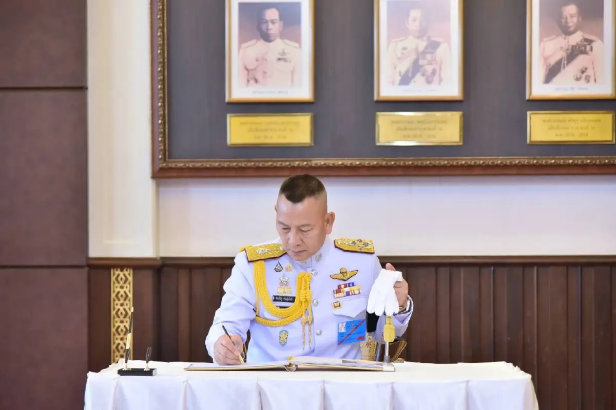 ถวายพระพรชัยมงคล เฉลิมพระชนมพรรษา 4 รอบ พระบรมราชินี