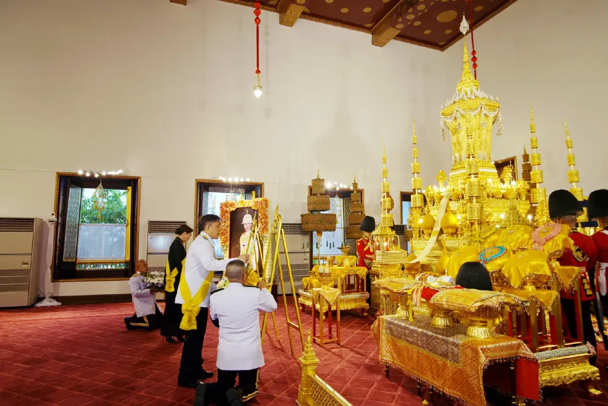 ในหลวง-พระราชินี พระราชทานน้ำสรงพระศพ สมเด็จพระเจ้าลูกเธอ เจ้าฟ้าพัชรกิติยาภาฯ