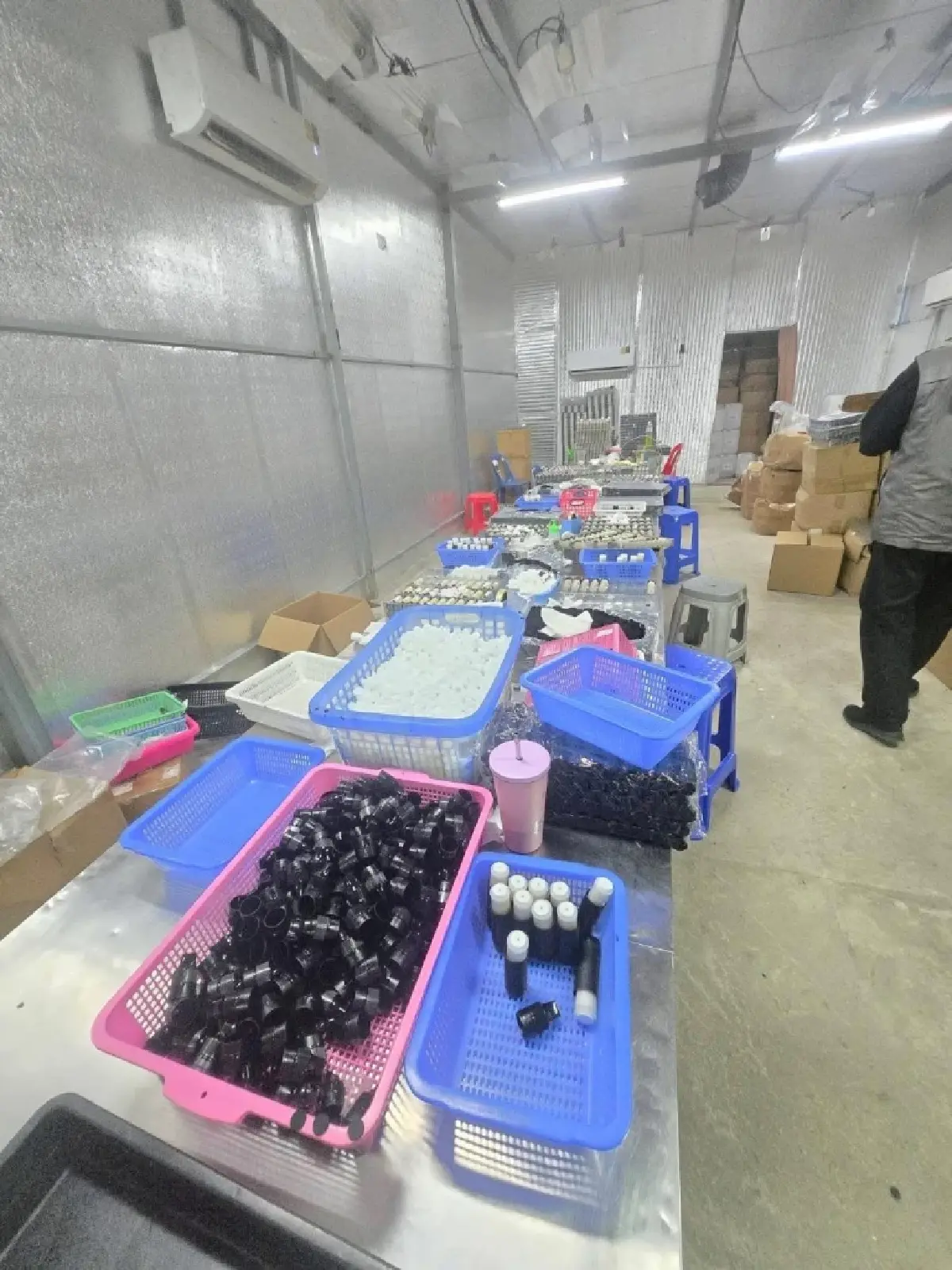 เบื้องหลัง ทลายโรงงานผลิตบุหรี่ไฟฟ้า ส่งขายทั่วประเทศ จับยึดของกลาง