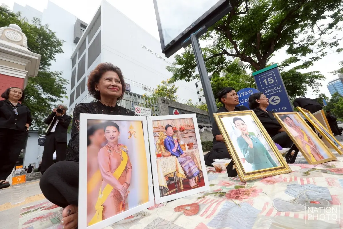พสกนิกรหลั่งไหล รพ.จุฬาฯ รอส่งเสด็จเคลื่อนพระศพ “เจ้าฟ้าพัชรกิติยาภาฯ” สู่พระบรมมหาราชวัง