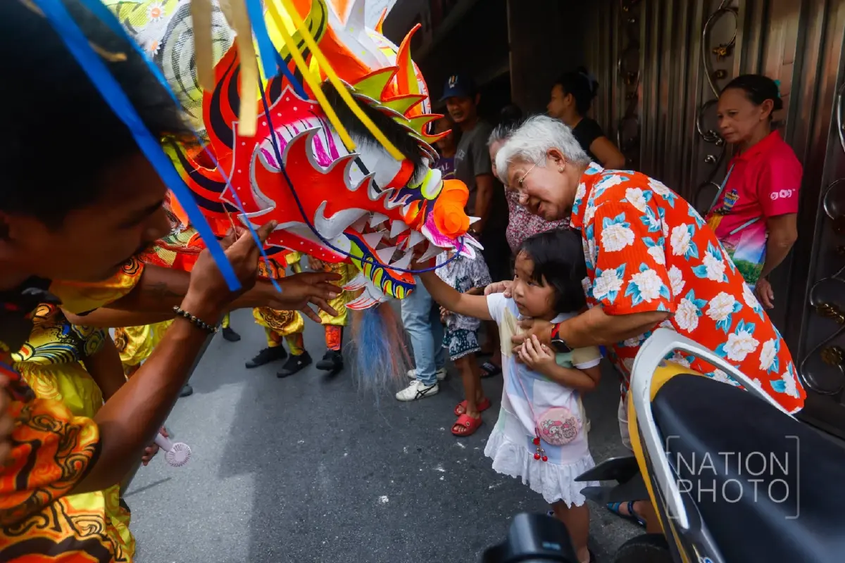 จัดใหญ่ แห่เทียนพรรษา 9 วัด ตลาดพลู สืบสานวัฒนธรรมวันเข้าพรรษา 2569