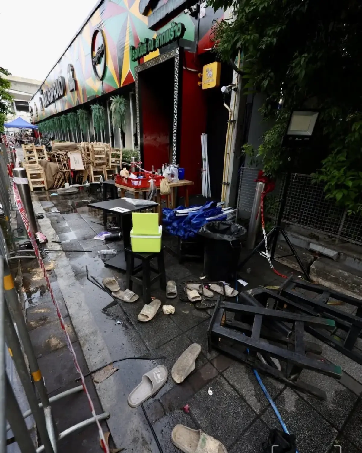 'โรงเบียร์ ณ ลาดพร้าว' เช้านี้ หลังไฟไหม้กลางดึก ตาย 27 เจ็บ 63 ราย