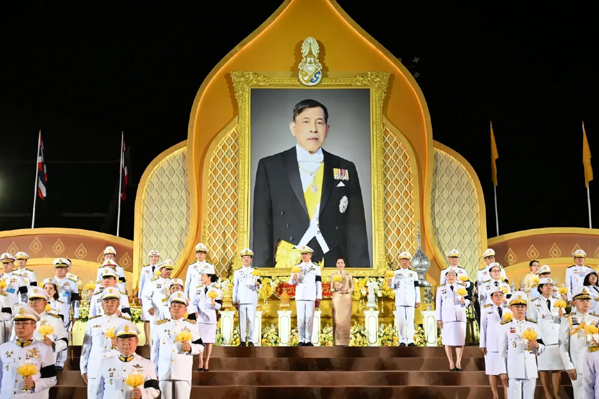 นายกฯ เป็นประธานพิธีถวายเครื่องราชสักการะ-จุดเทียนถวายพระพรชัยมงคล เนื่องในวันเฉลิมพระชนมพรรษา