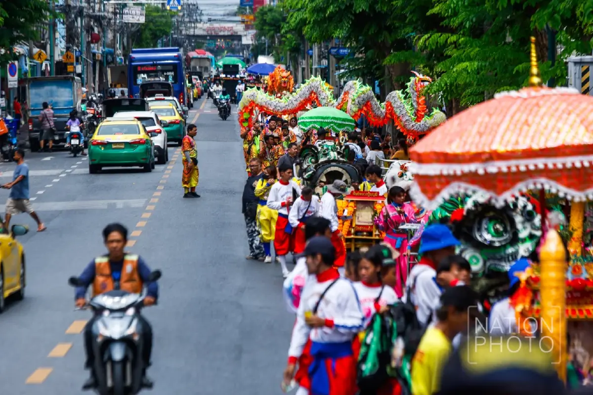 จัดใหญ่ แห่เทียนพรรษา 9 วัด ตลาดพลู สืบสานวัฒนธรรมวันเข้าพรรษา 2569