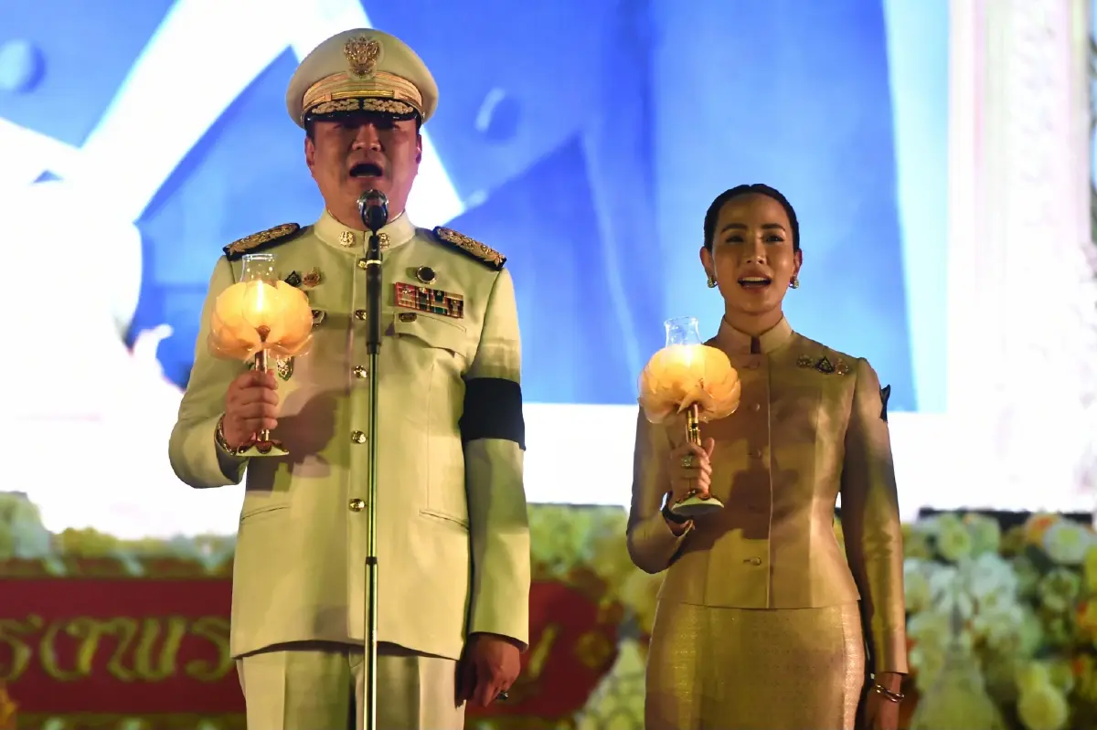 นายกฯ เป็นประธานพิธีถวายเครื่องราชสักการะ-จุดเทียนถวายพระพรชัยมงคล เนื่องในวันเฉลิมพระชนมพรรษา