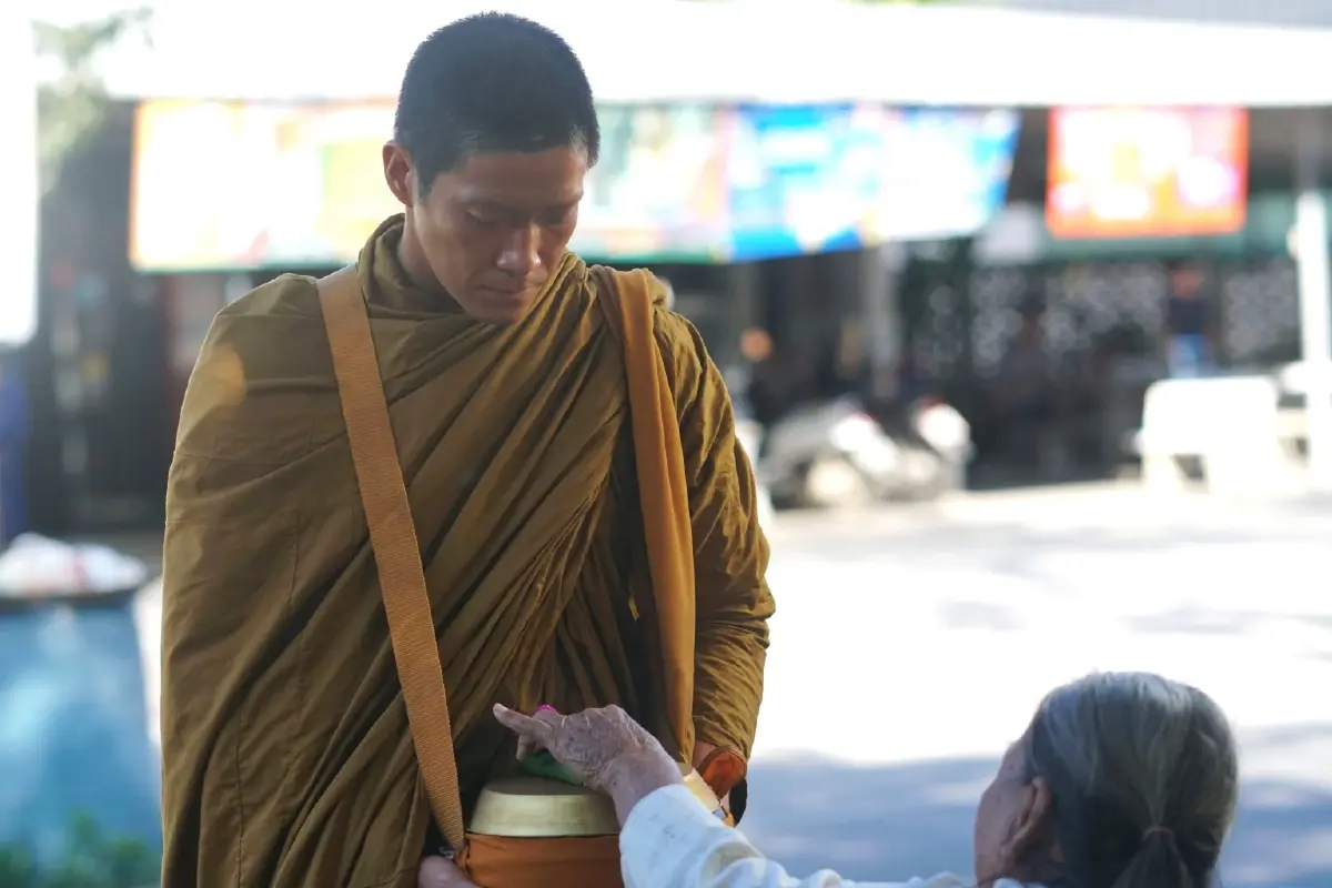 ‘อาเล็ก ธีรเดช’ ทุ่มสุดตัว โกนหัวรับบทพระใน “คำสารภาพของหมอผี”