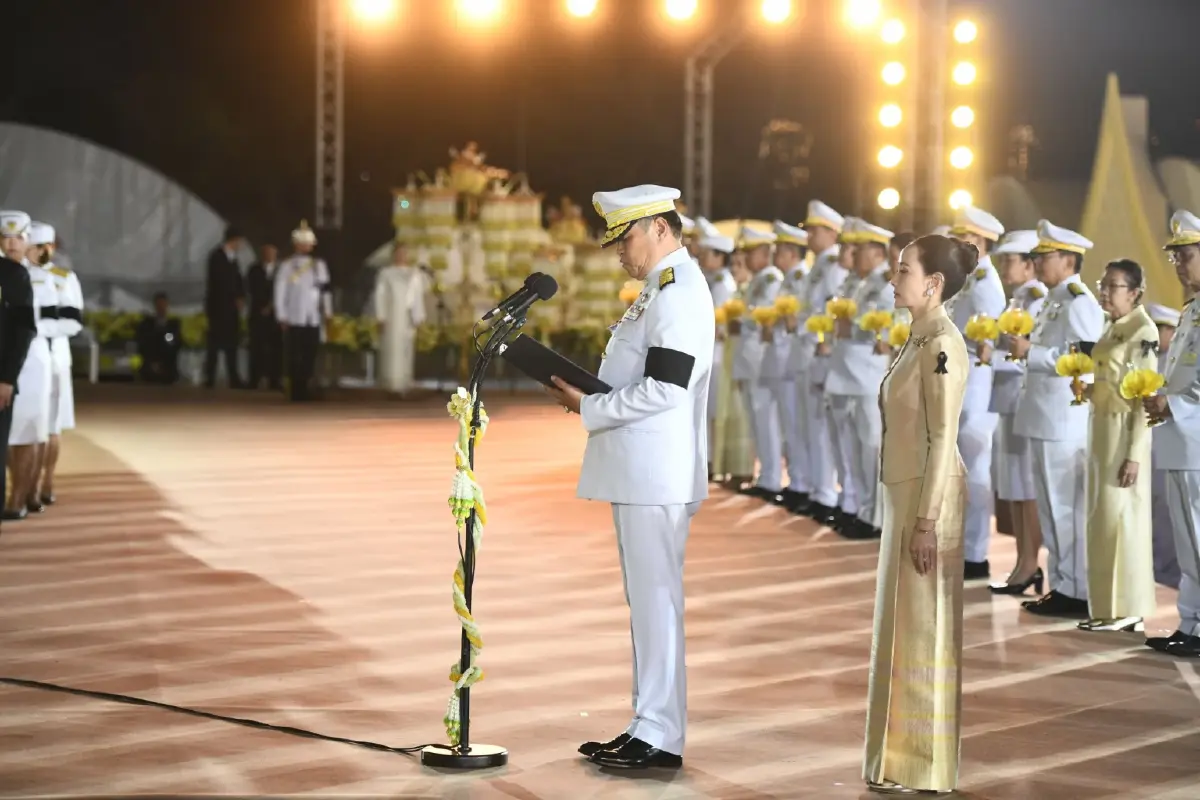 นายกฯ เป็นประธานพิธีถวายเครื่องราชสักการะ-จุดเทียนถวายพระพรชัยมงคล เนื่องในวันเฉลิมพระชนมพรรษา