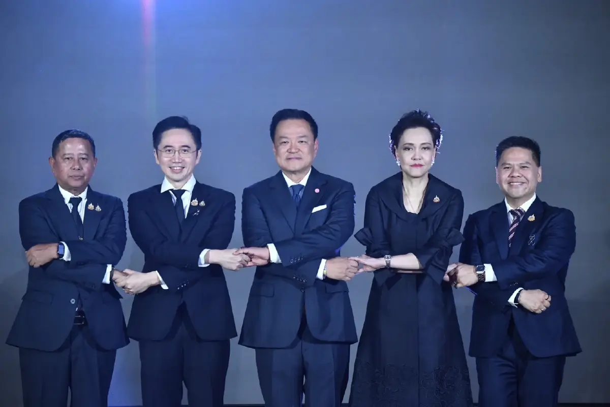 'นายกฯอนุทิน'นั่งรถเกราะ เปิดงานอุตสาหกรรมป้องกันประเทศ พึ่งพาตนเอง