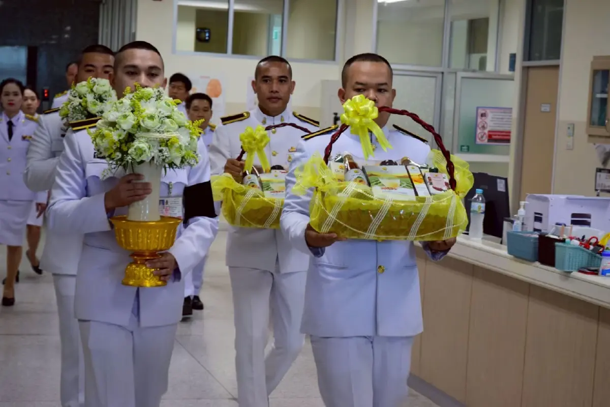 ในหลวง ทรงรับผู้บาดเจ็บ-เสียชีวิต เหตุรถชนพระธุดงค์ มุกดาหาร ไว้ในพระบรมราชานุเคราะห์