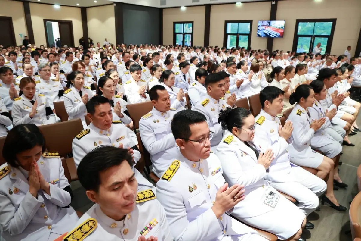 เจริญพระพุทธมนต์ ทำบุญตักบาตร ถวายสัตย์ปฏิญาณ วันเฉลิมพระชนมพรรษา ร.10