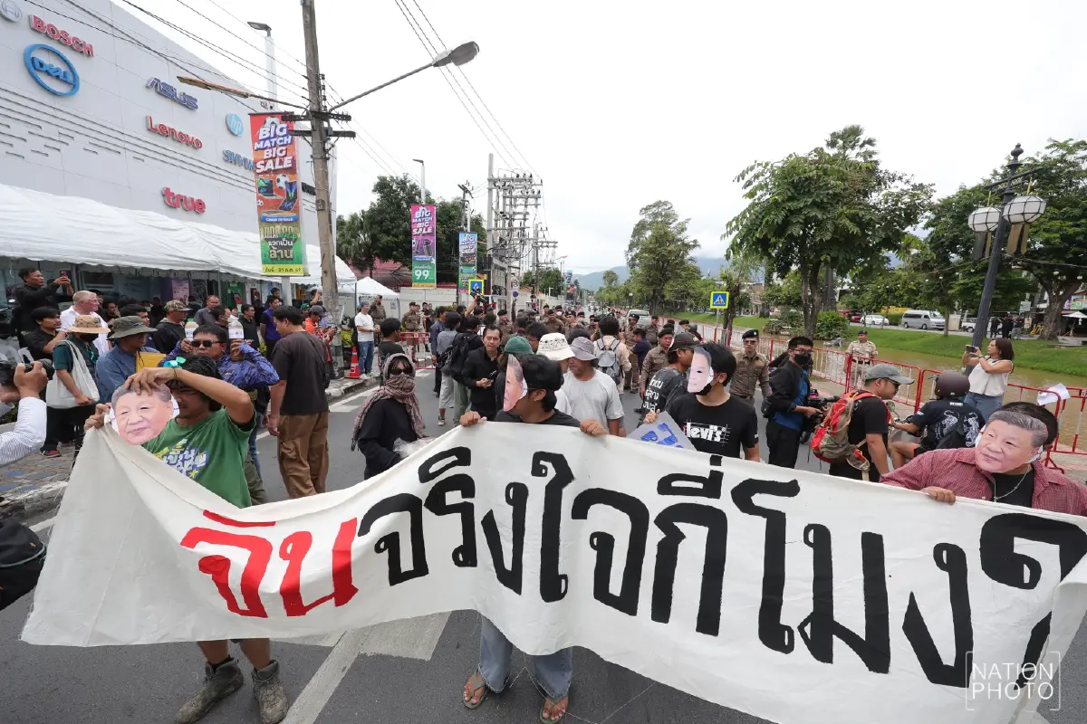 ระทึก! ปะทะหน้าสถานกงสุลจีน เจ็บ 2 ประท้วงเหมืองเมียนมาปล่อยสารพิษลงแม่น้ำ
