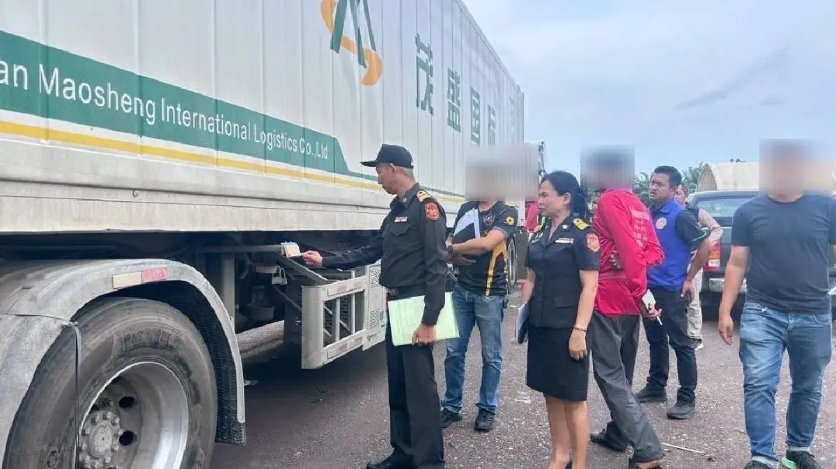 ขนส่งฯ ลุยจับ "รถบรรทุกจีน" 5 คัน วิ่งนอกเส้นทาง แอบลงใต้ขนผลไม้