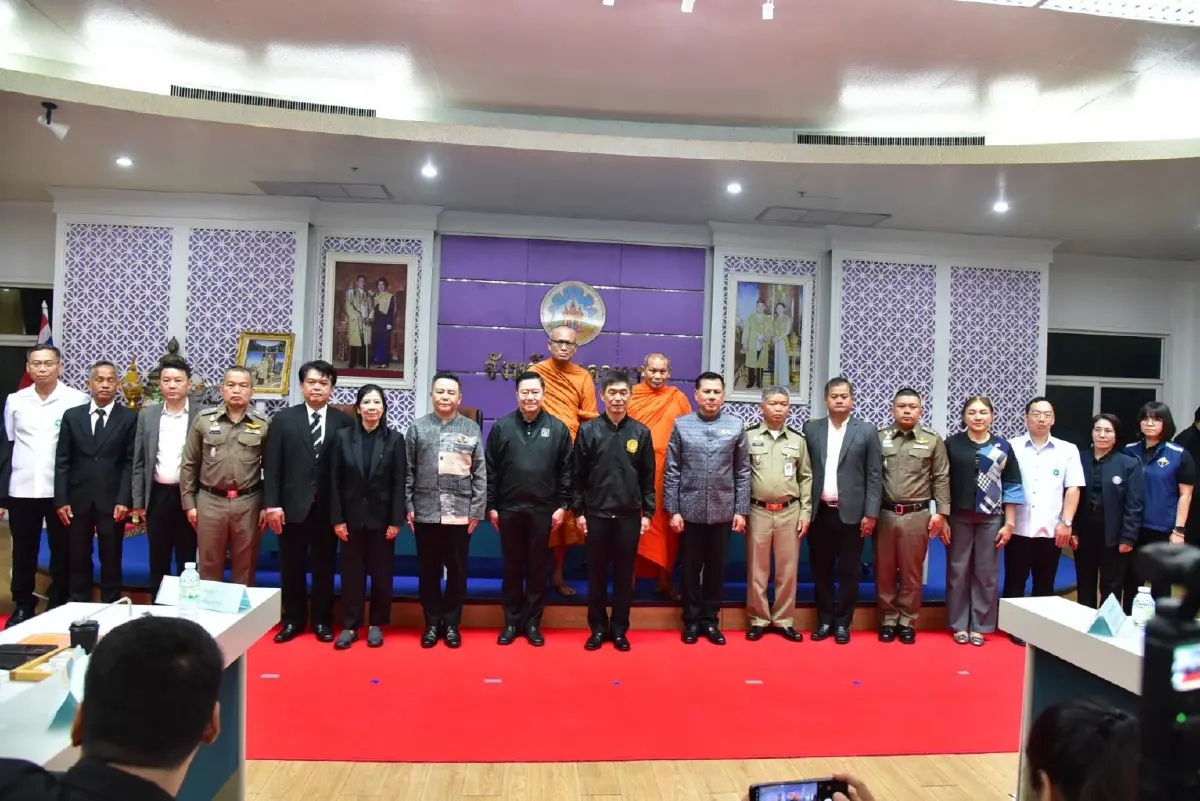 เงินเยียวยา 3 ล้าน มอบทายาทพระสงฆ์ 10 รูป รถชนขณะเดินธุดงค์มุกดาหาร