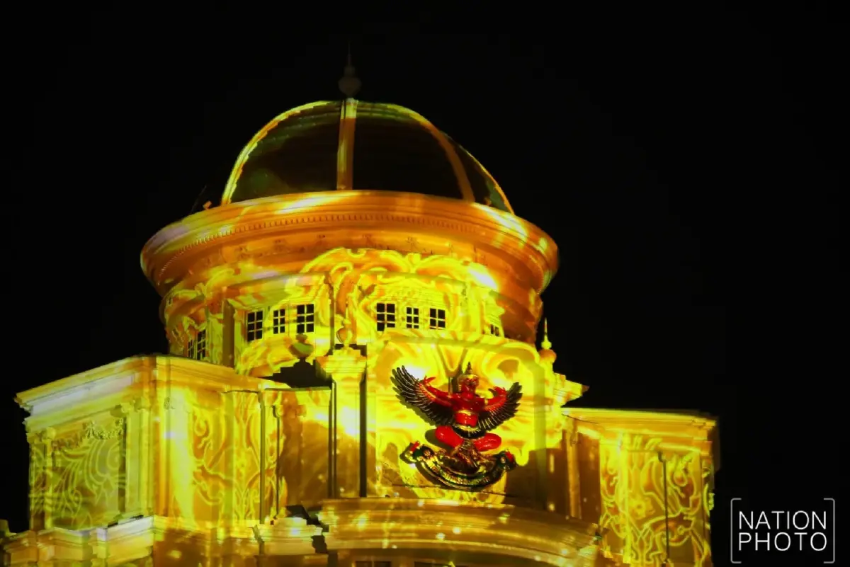 ประชาชนร่วมชม Immersive Art แสงแห่งอนาคต เฉลิมพระเกียรติ ร.10