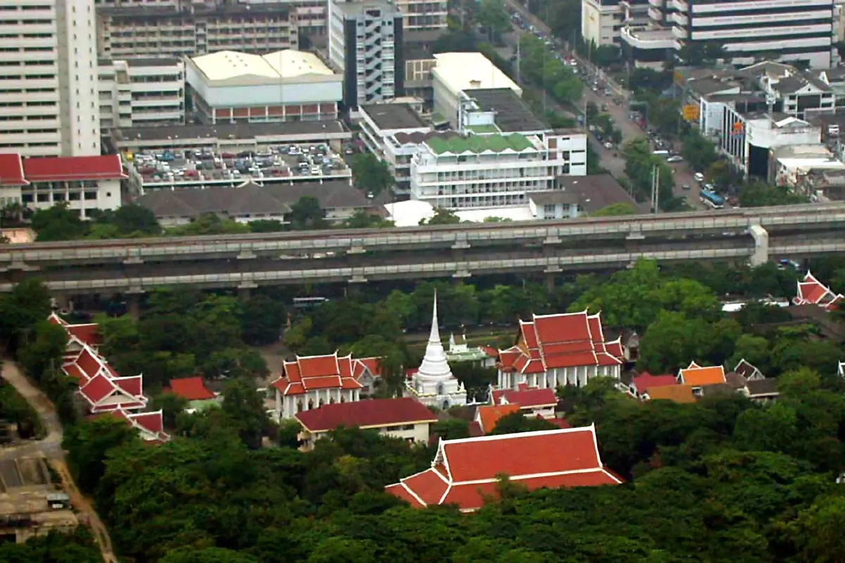 4 สถานที่ท่องเที่ยวและพักใจทางธรรม ใต้ร่มเงาต้นไม้ใหญ่
