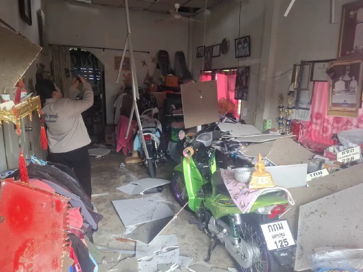 สั่งด่วน! ตรวจสอบเหตุพลุระเบิด จ.เพชรบุรี บ้านเสียหาย 7 หลัง