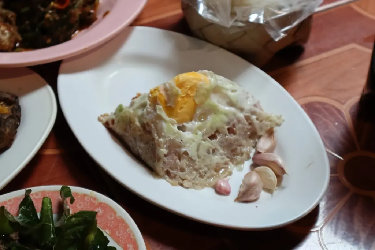 จาก "ลาบไก่" ถึง "ขนมเกลือ" อาหารเหนือมื้อง่ายๆ แบบคน ‘เชียงใหม่’