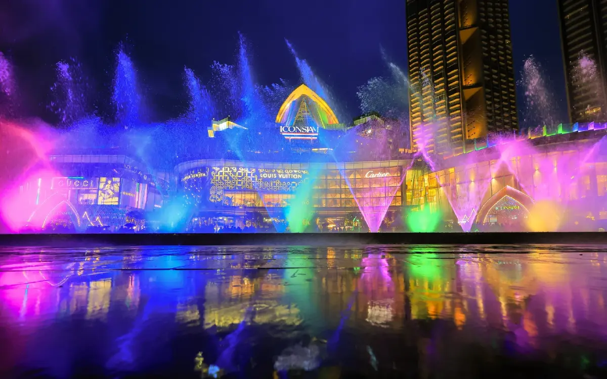 ไอคอนสยาม ปิดฉาก Pride Month โชว์โดรน-พลุสีรุ้ง หนือแม่น้ำเจ้าพระยา ตอกย้ำไทยสู่ World Pride 2030