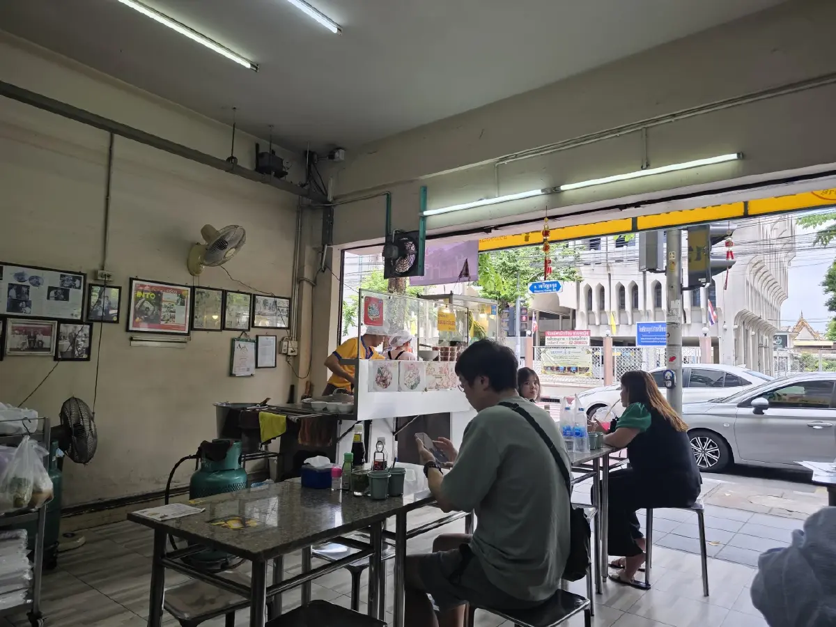 ‘บะหมี่เกี๊ยว กวางตุ้ง 2451’ บะหมี่ทำเอง เกี๊ยวกุ้ง อร่อยเต็มคำ