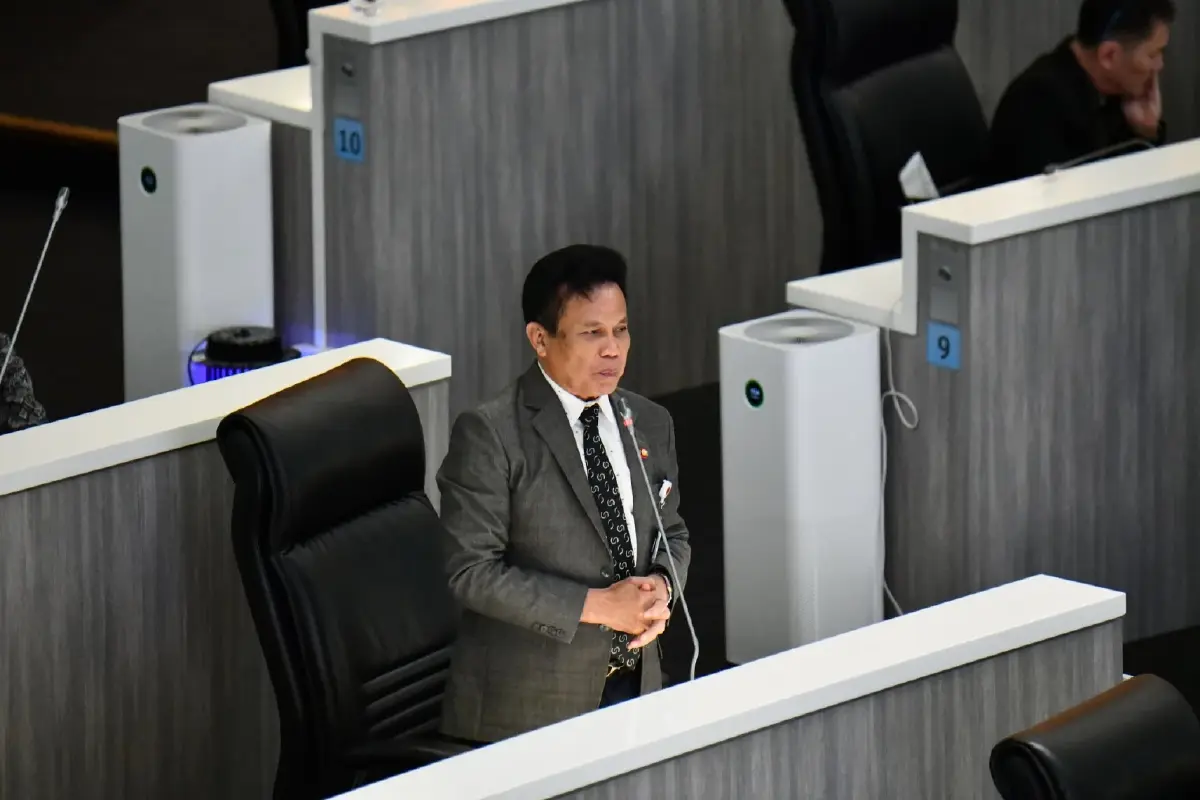 สัญญาณสังเวย ‘สว.น้ำเงินอ่อน’  เร่งหาทางรอด ก่อน 'กกต.' ฟันโกง