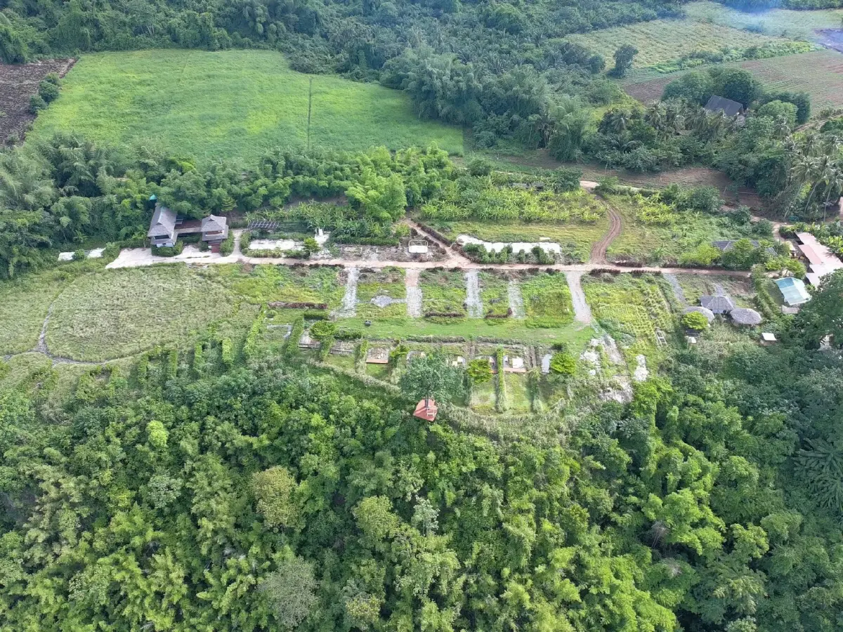 อัปเดต ตรวจยึดรีสอร์ทหรูชื่อดัง รุกพื้นที่อุทยานฯ รื้อถอนสิ่งปลูกสร้าง