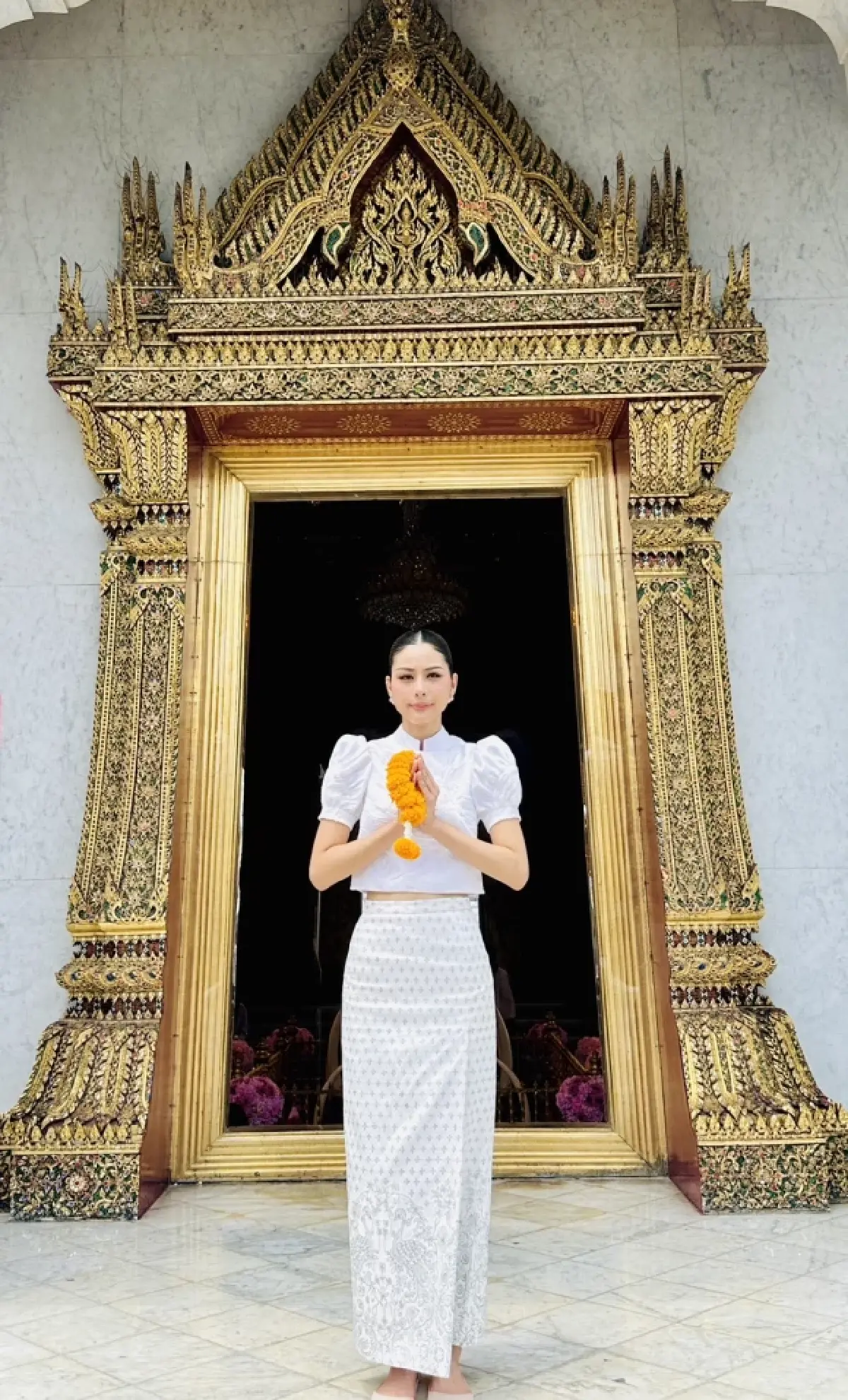 'หนิง ปัทมา' เข้าวัดพระแก้ว-ศาลหลักเมือง สาบานยืนยันความบริสุทธิ์ใจ