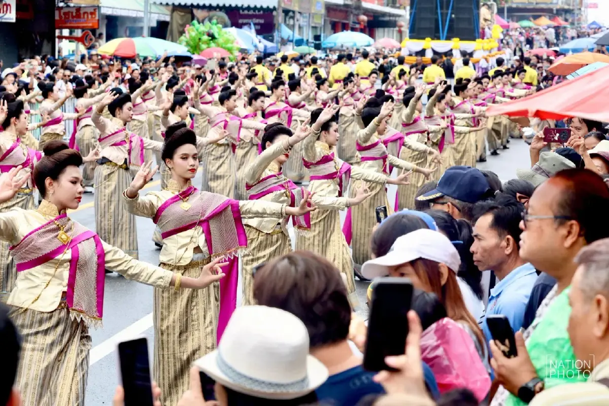 สุดวิจิตร! แห่เทียนพรรษาอุบลราชธานี 2569 ยิ่งใหญ่ฉลอง 125 ปี นักท่องเที่ยวแห่ชมเนืองแน่น