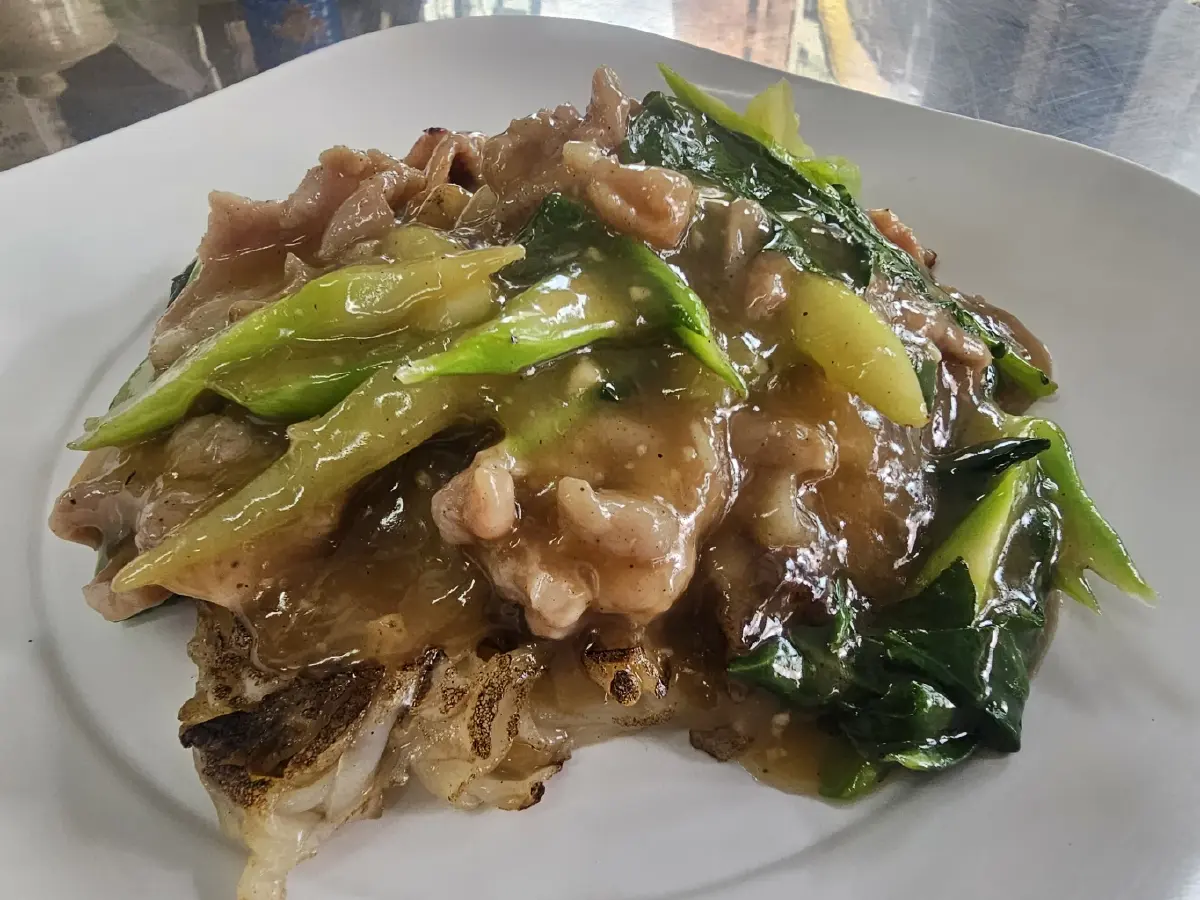 ‘เป็ดย่างเตาถ่าน’ ตำนาน 60 ปิ ที่ร้าน ‘ซอย 6 โภชนา’ จุฬาซอย 11