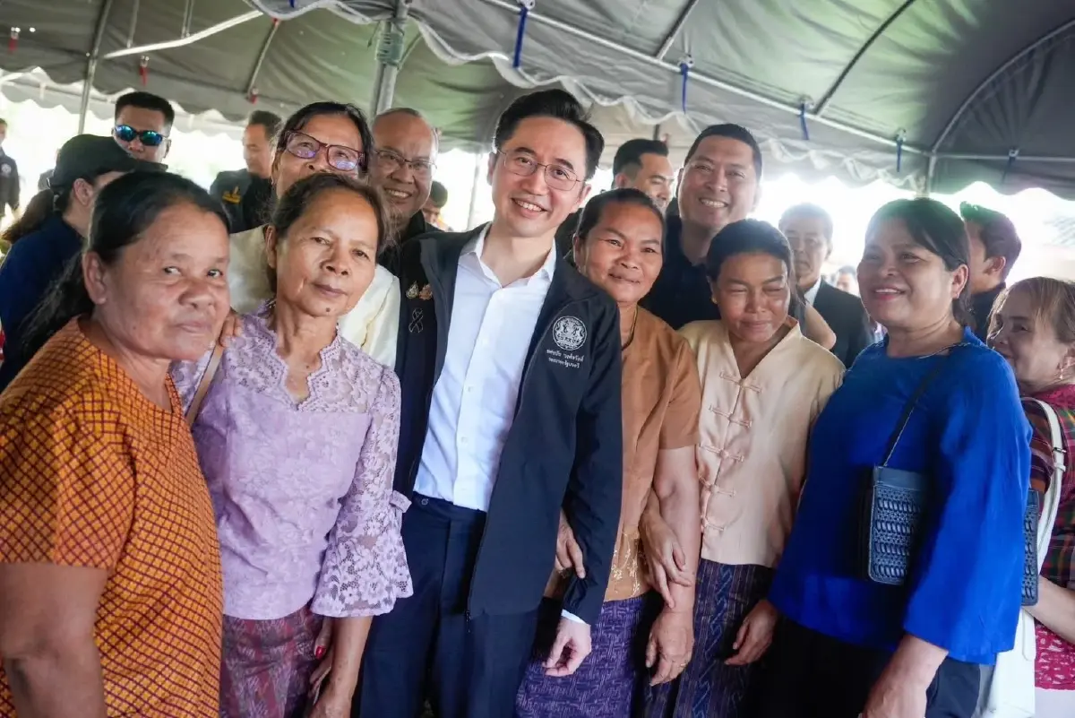 ผ่าผลโพล ‘เพื่อไทย-ยศชนัน’ วัดเรตติ้งขาขึ้น ชิงน้ำเงิน