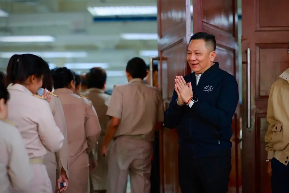 'รองเซมเบ้' ลงพื้นที่สนามสอบท้องถิ่น สั่งคุมเข้มทุจริต เตือนแอบอ้างรับฝาก