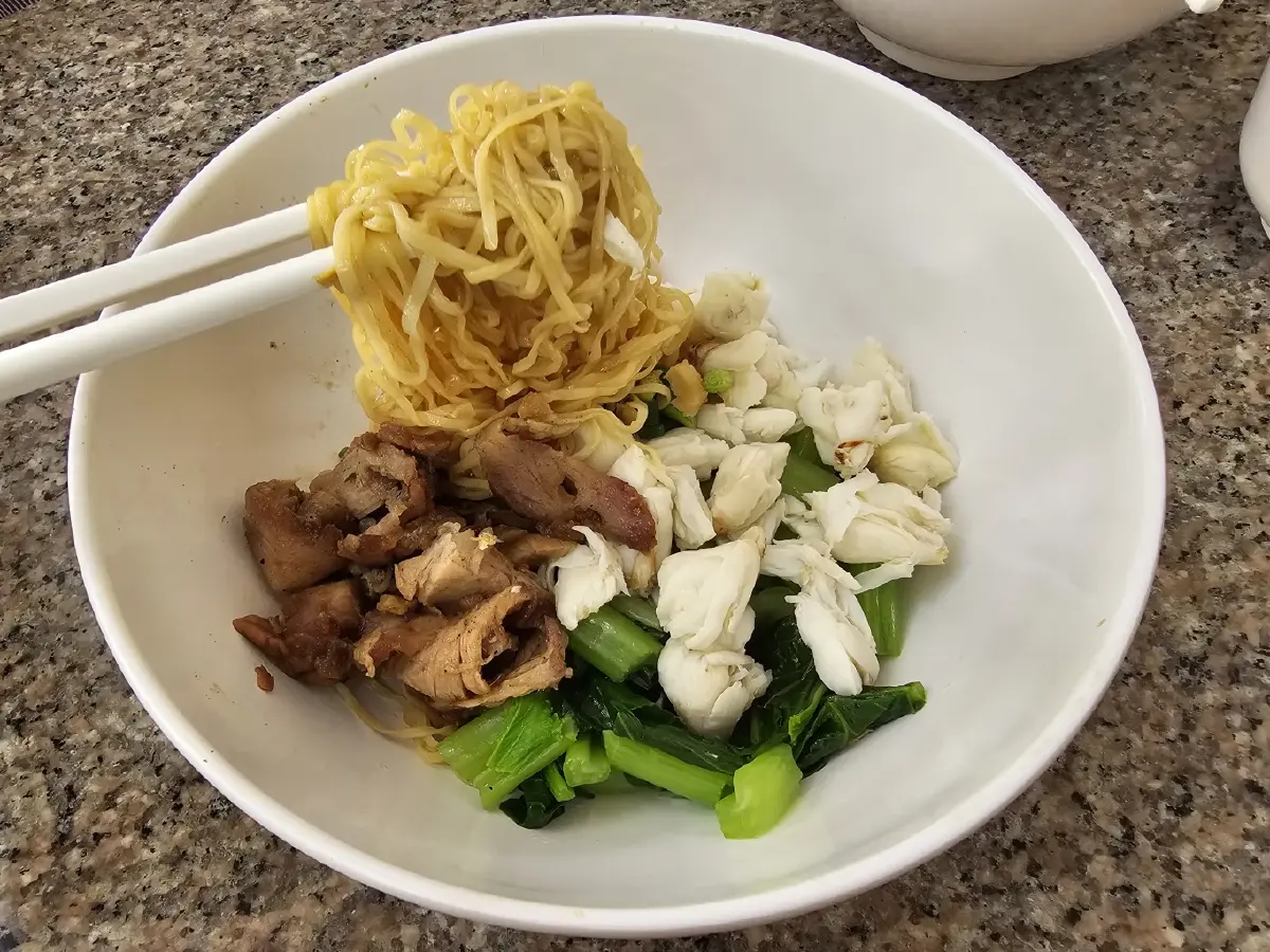 ‘บะหมี่เกี๊ยว กวางตุ้ง 2451’ บะหมี่ทำเอง เกี๊ยวกุ้ง อร่อยเต็มคำ