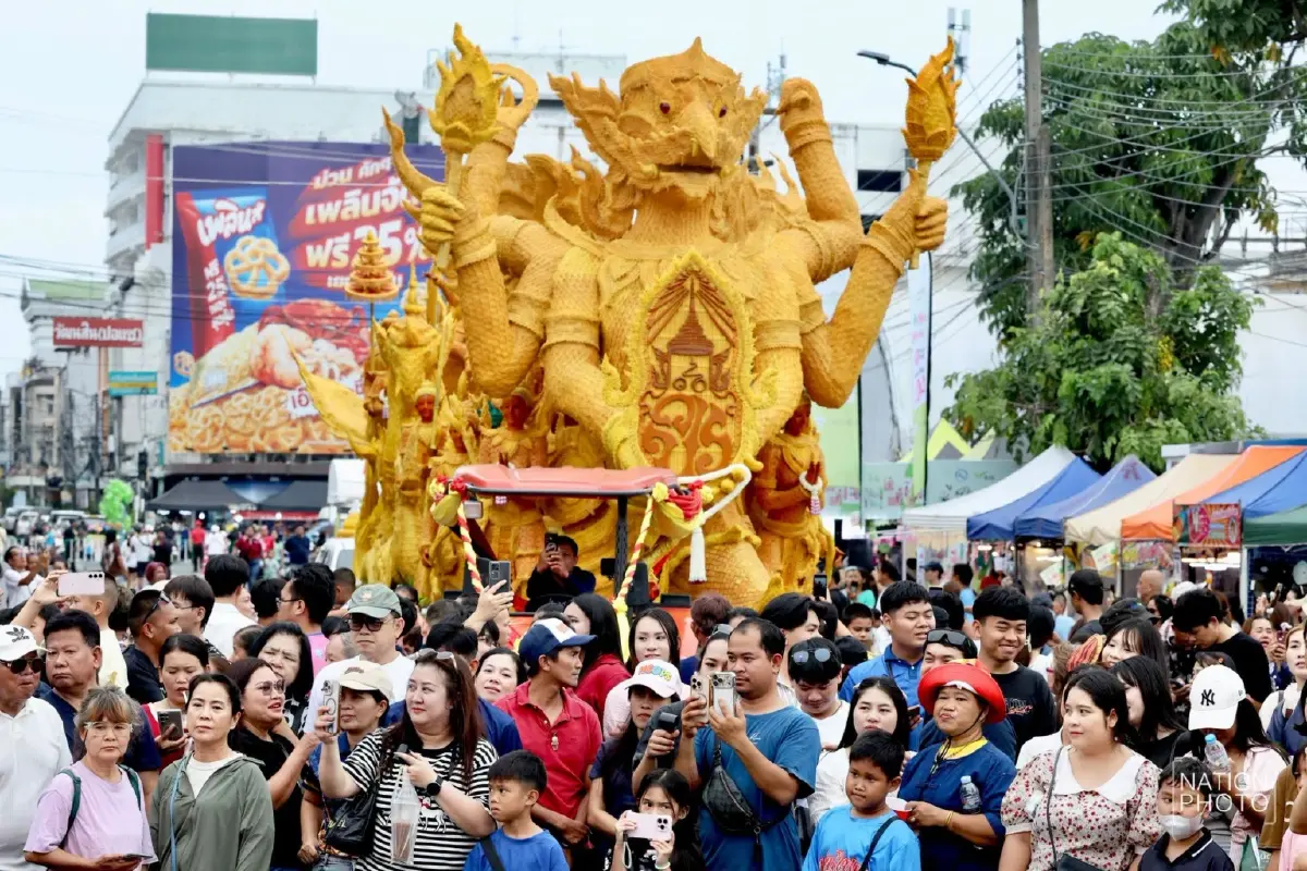 สุดวิจิตร! แห่เทียนพรรษาอุบลราชธานี 2569 ยิ่งใหญ่ฉลอง 125 ปี นักท่องเที่ยวแห่ชมเนืองแน่น