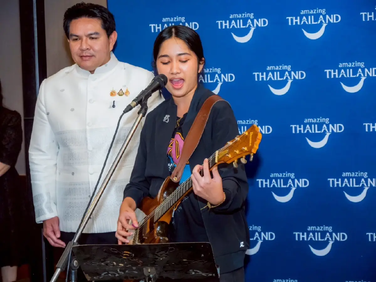 ‘อนุทิน’ เปิดทำเนียบฯ ต้อนรับ ‘เนเน่ รอยัล’ โชว์ร้องเล่นสด หูเคลือบทอง รัฐบาลพร้อมหนุนค่าใช้จ่ายแข่งเวที AGT