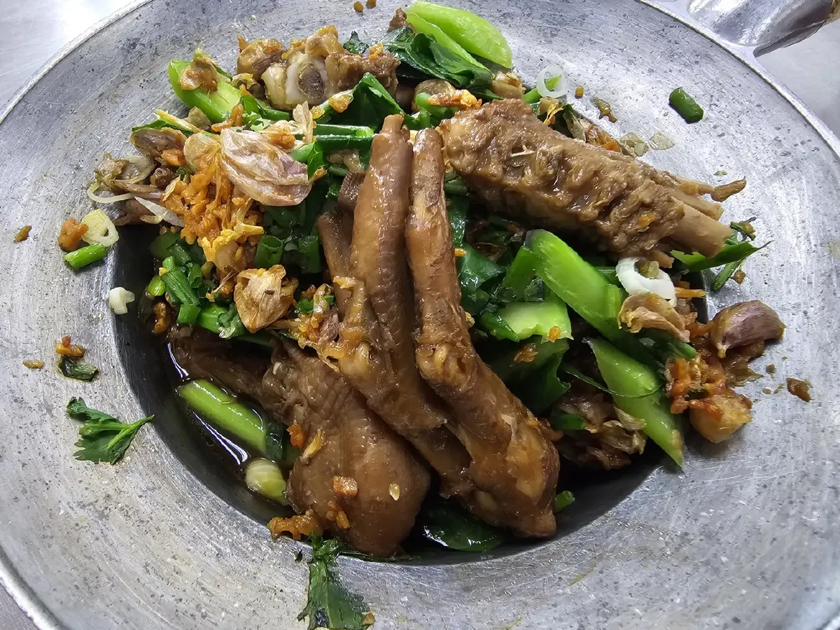 'ก๋วยเตี๋ยวเป็ดนายเล้า'  ไส้เป็ดนุ่มละมุน น้ำซุปหอมกรุ่น
