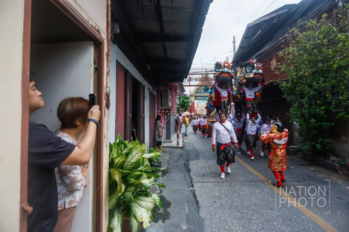 จัดใหญ่ แห่เทียนพรรษา 9 วัด ตลาดพลู สืบสานวัฒนธรรมวันเข้าพรรษา 2569