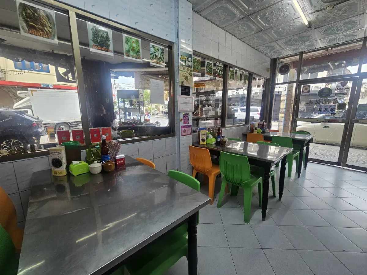 ‘เป็ดย่างเตาถ่าน’ ตำนาน 60 ปิ ที่ร้าน ‘ซอย 6 โภชนา’ จุฬาซอย 11