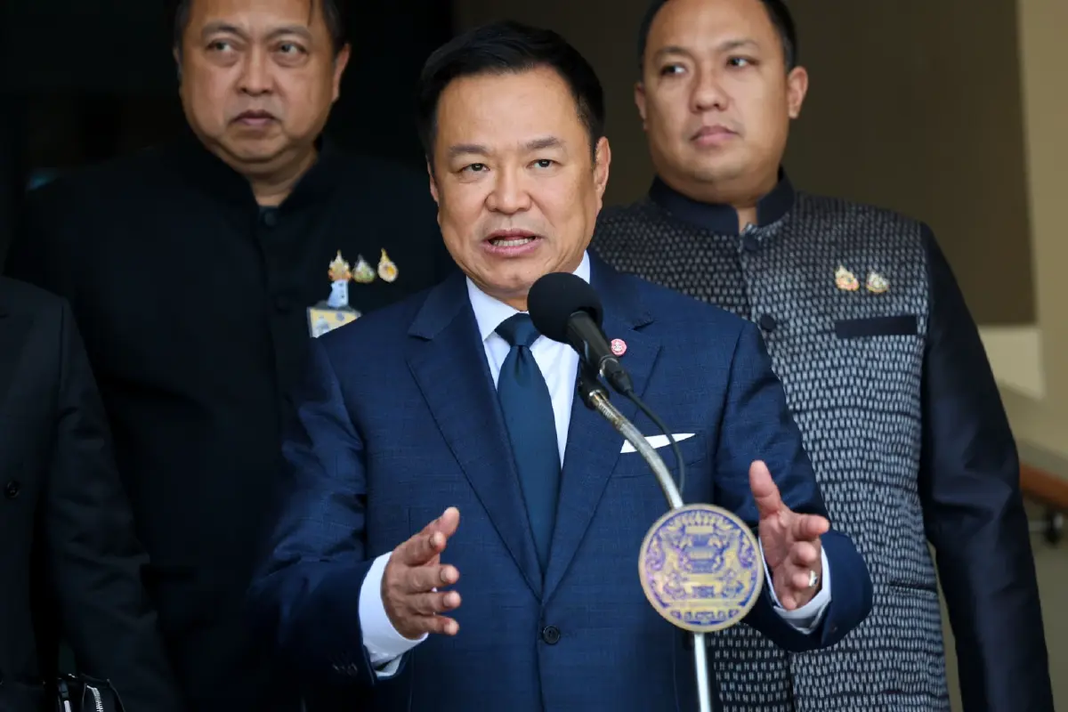 9 กมธ. ‘ส้ม’ รุกรบ ‘น้ำเงิน’ เร่งจุดเดือดก่อน ‘ศึกซักฟอก’