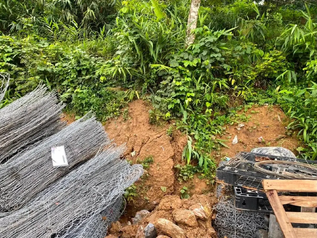 ปิดถนน ทางหลวง 1314 ดอยลาง อ.แม่อาย ดินทรุดตัว เสี่ยงถนนถล่มลงเหว