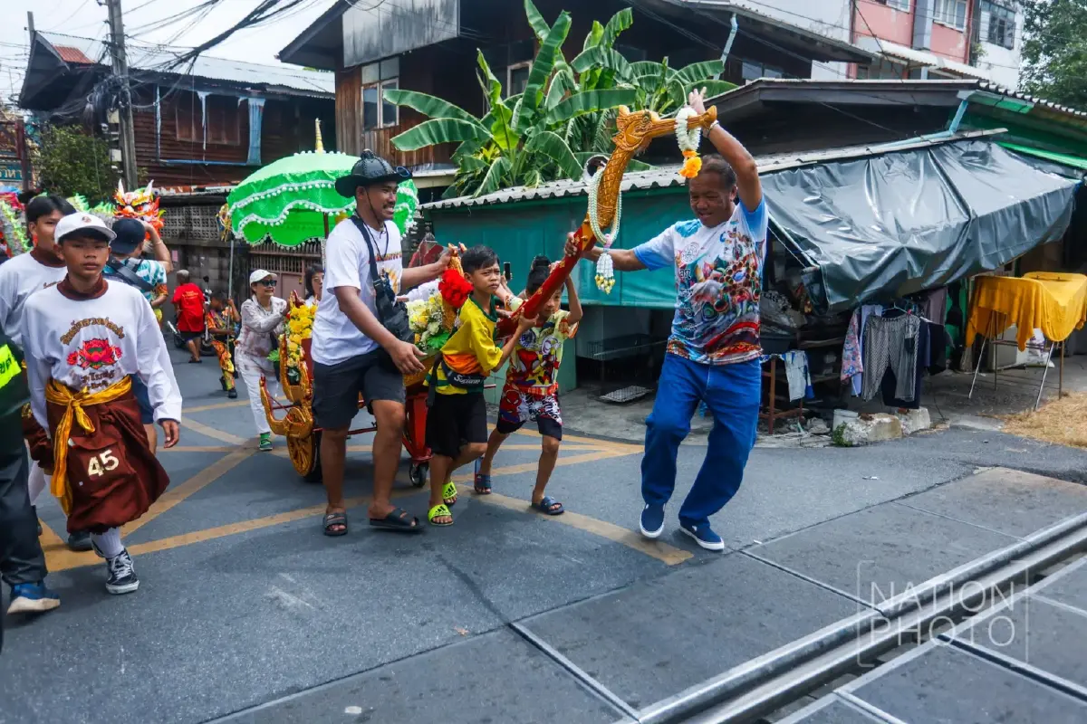 จัดใหญ่ แห่เทียนพรรษา 9 วัด ตลาดพลู สืบสานวัฒนธรรมวันเข้าพรรษา 2569
