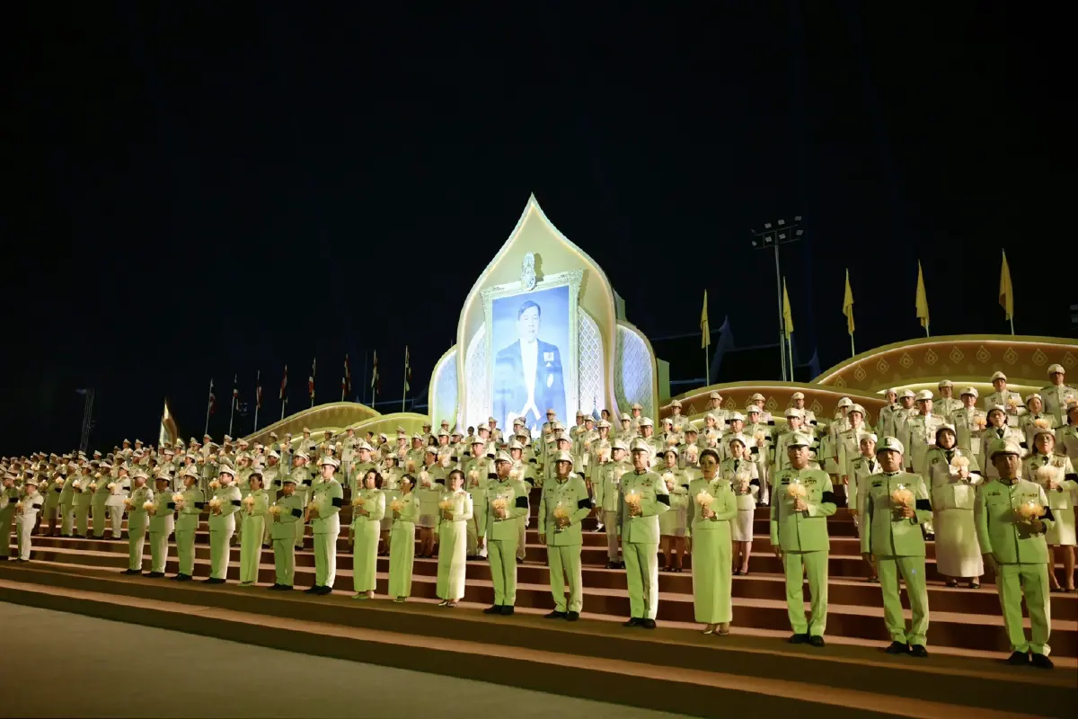 นายกฯ เป็นประธานพิธีถวายเครื่องราชสักการะ-จุดเทียนถวายพระพรชัยมงคล เนื่องในวันเฉลิมพระชนมพรรษา