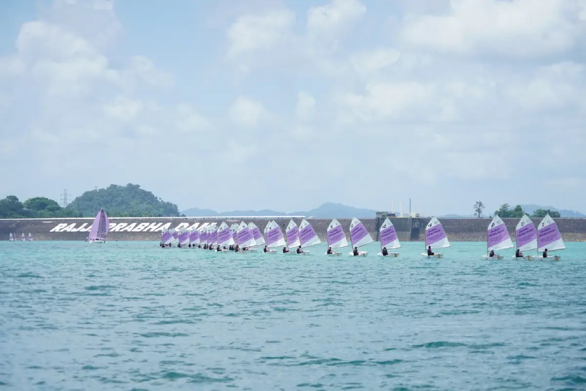พระราชินี ทรงเรือใบ THA48 ในกิจกรรมเฉลิมพระเกียรติฯ ณ เขื่อนรัชชประภา