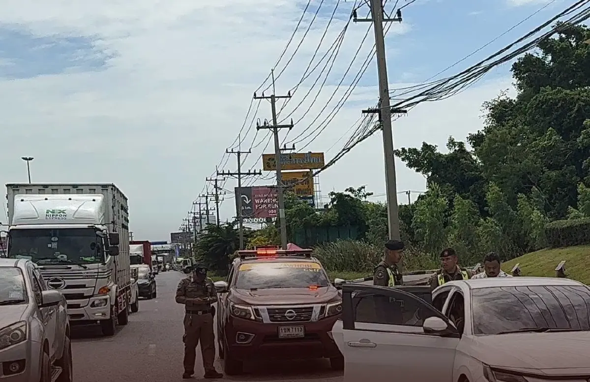ขบวนการขนต่างด้าว ใช้รถเก๋ง 3 คันติดฟิล์มทึบ อัดแน่น 23 คนเต็ม