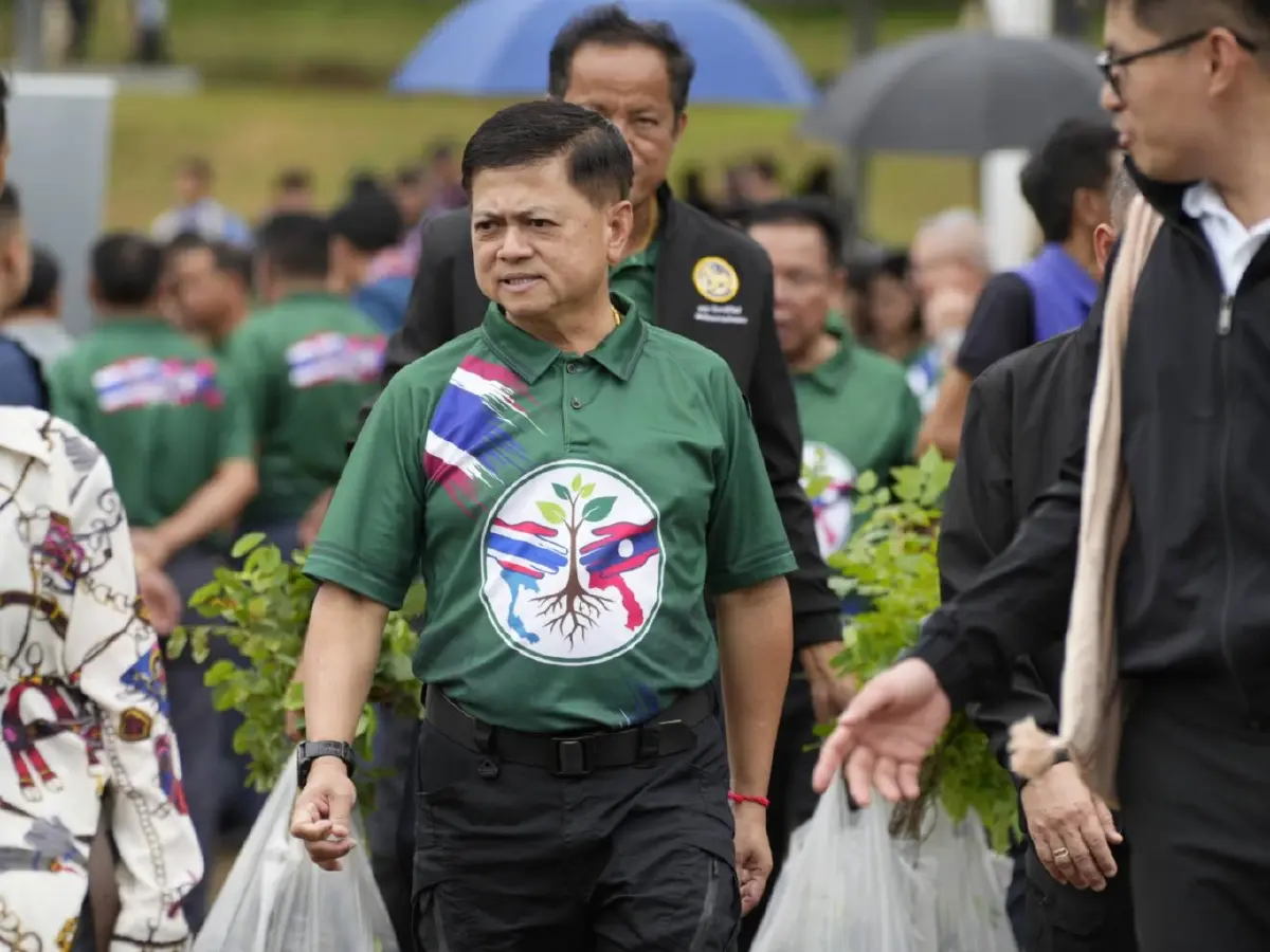 'ไทย-ลาว'สานสัมพันธ์ปลูกต้นไม้สองแผ่นดินเฉลิมพระเกียรติ