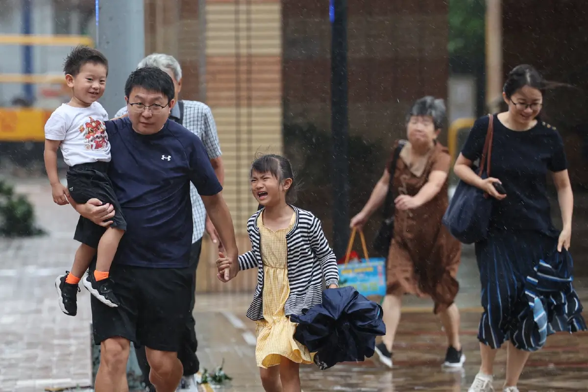 จีนเตือนฝนตกหนักเสี่ยงน้ำท่วม ไต้ฝุ่นโนอึลถล่มภาคใต้