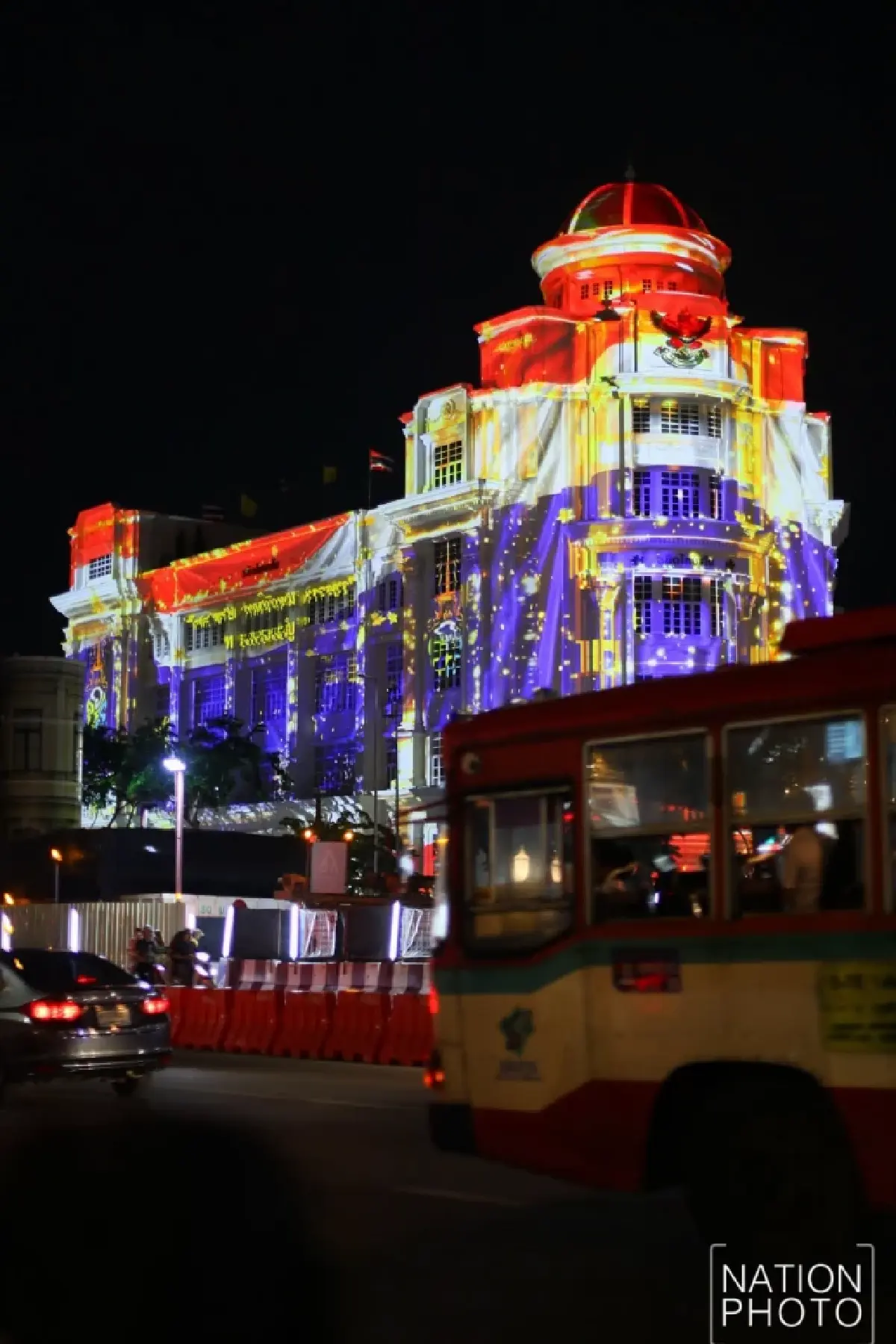ประชาชนร่วมชม Immersive Art แสงแห่งอนาคต เฉลิมพระเกียรติ ร.10