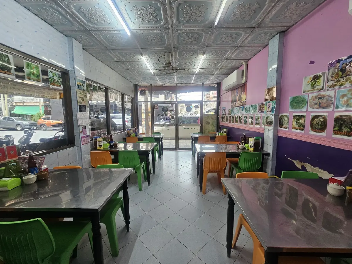 ‘เป็ดย่างเตาถ่าน’ ตำนาน 60 ปิ ที่ร้าน ‘ซอย 6 โภชนา’ จุฬาซอย 11