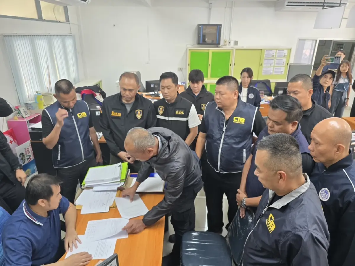 บุกจับสด! 'ปลัดอำเภอ' เรียกรับเงินหลักหมื่น แลกออกใบอนุญาตปืน