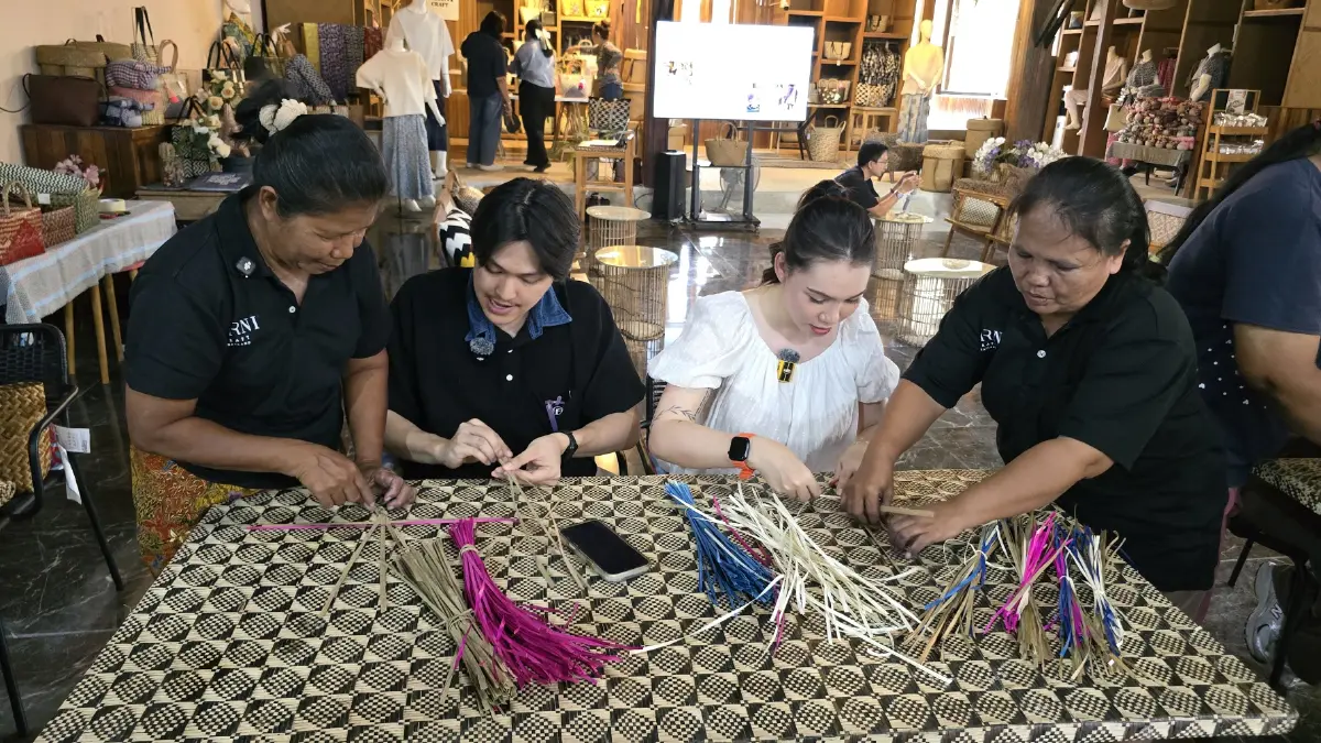 สืบสานงาน ‘กระจูด’ จากวัชพืชสู่ 'แบรนด์คราฟต์' รักษ์โลกระดับสากล