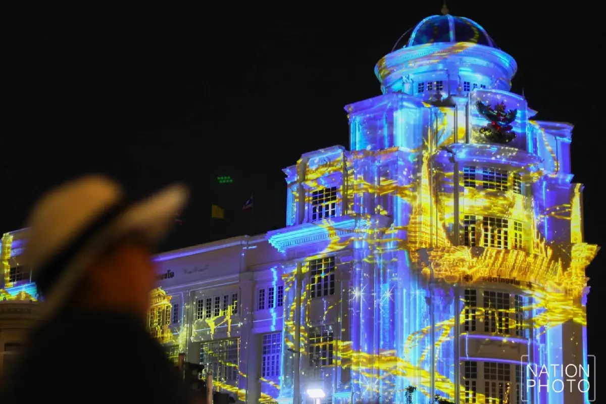 ประชาชนร่วมชม Immersive Art แสงแห่งอนาคต เฉลิมพระเกียรติ ร.10