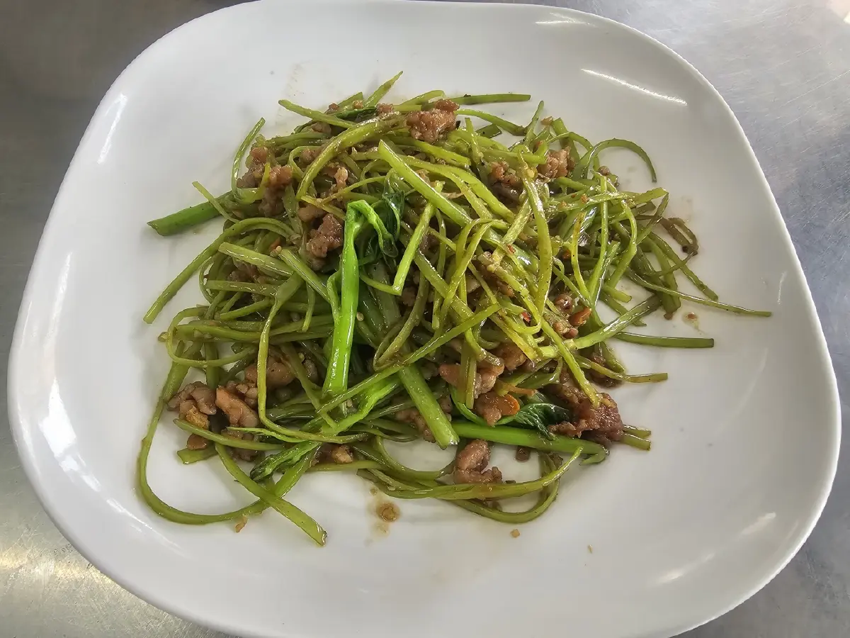 ‘เป็ดย่างเตาถ่าน’ ตำนาน 60 ปิ ที่ร้าน ‘ซอย 6 โภชนา’ จุฬาซอย 11